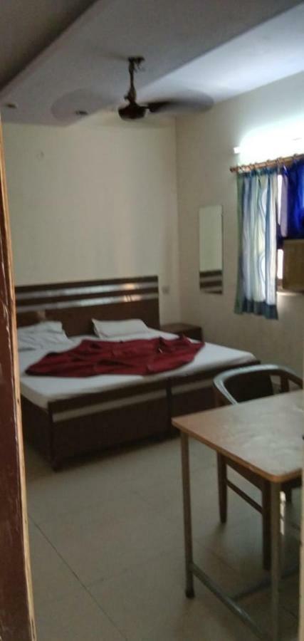 Hotel S P Új-Delhi Kültér fotó